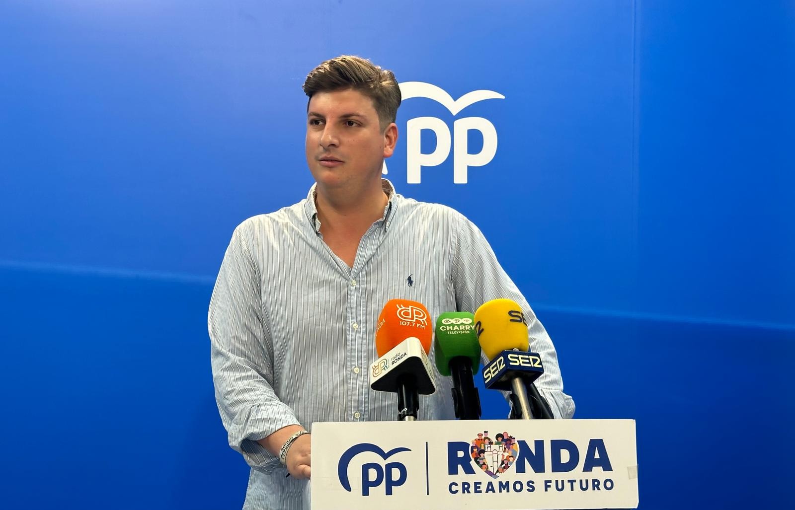 El concejal popular Jorge Fernández en la rueda de prensa ofrecida hoy.