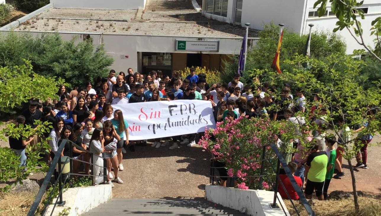 Los alumnos del Instituto del Valle del Genal se movilizan para evitar el cierre el único ciclo de FP que hay en el centro