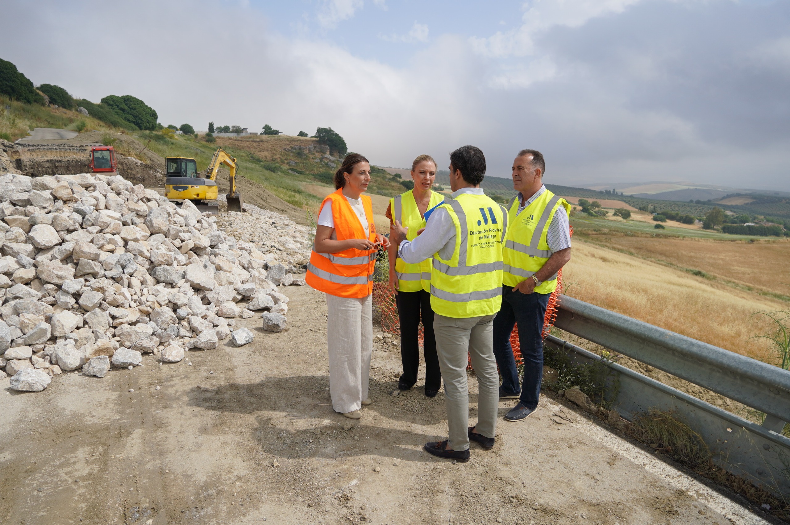 La Diputación invierte cerca de 500.000 euros en las obras para reabrir al tráfico la carretera de Acinipo