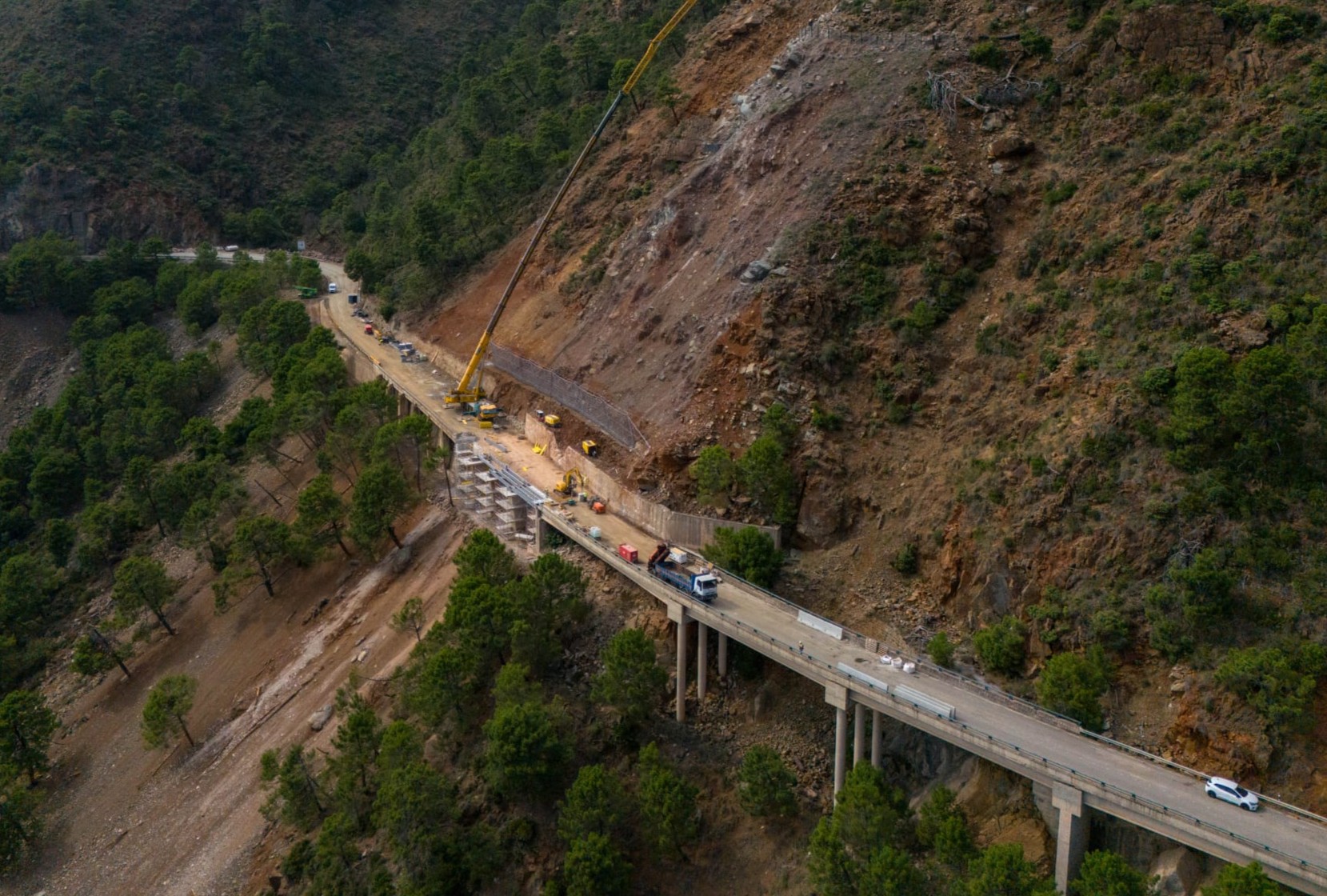 Un carril de la A-397 se abrirá al tráfico, regulado por un semáforo, el día 14 de julio.