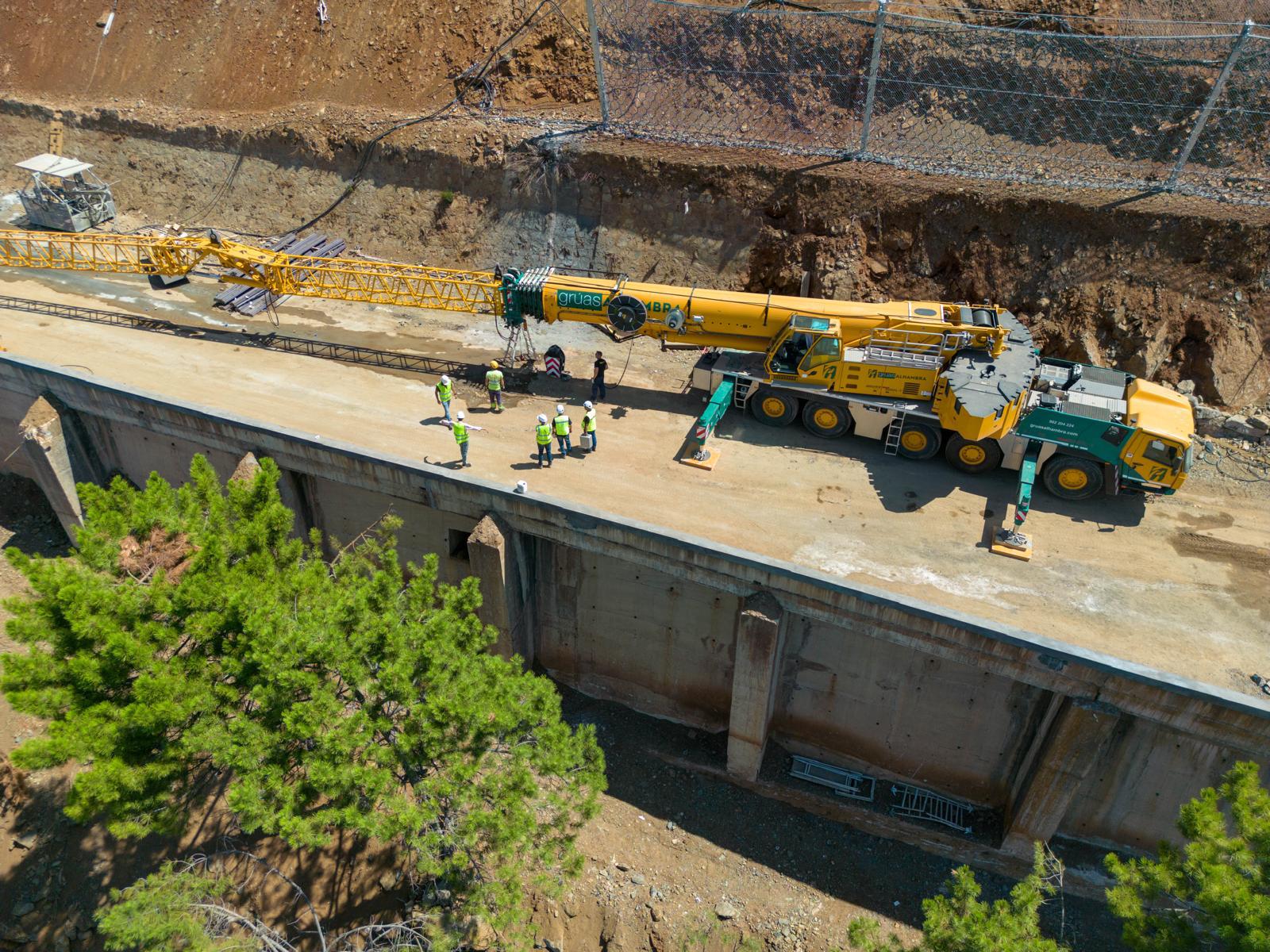 Los trabajos continúan en la carretera. que une la Serranía con la Costa.