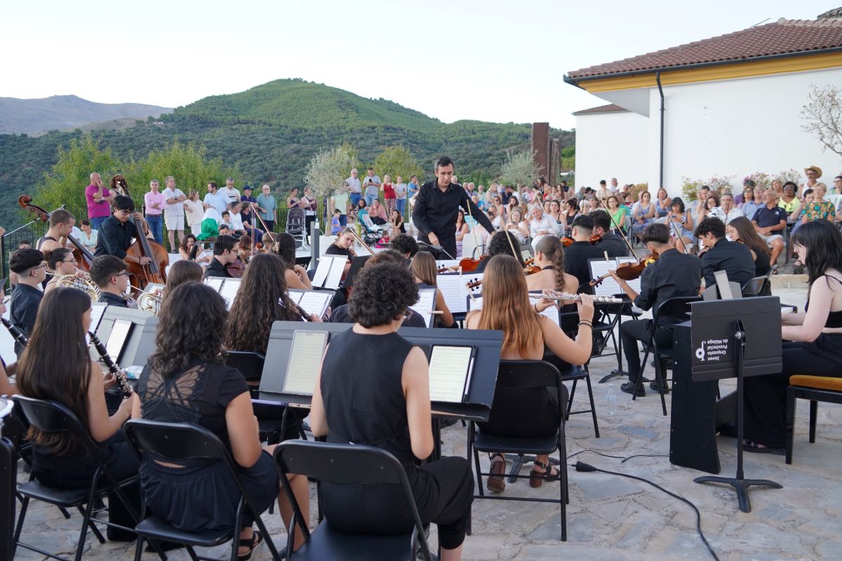 La Joven Orquesta Provincial de Málaga lleva lo mejor de la música a Faraján