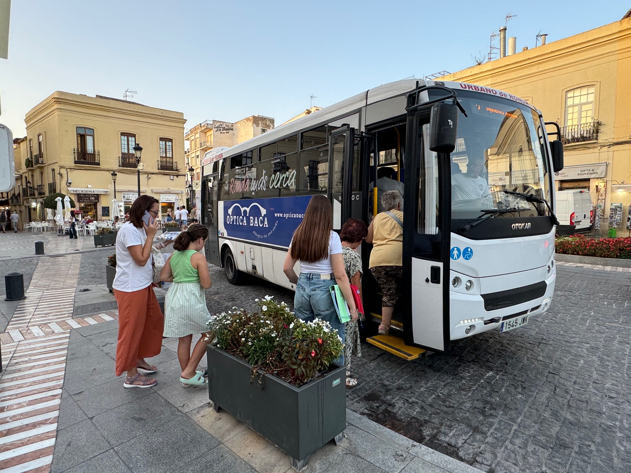El Ayuntamiento comprará tres autobuses totalmente eléctricos para el nuevo servicio de transporte urbano