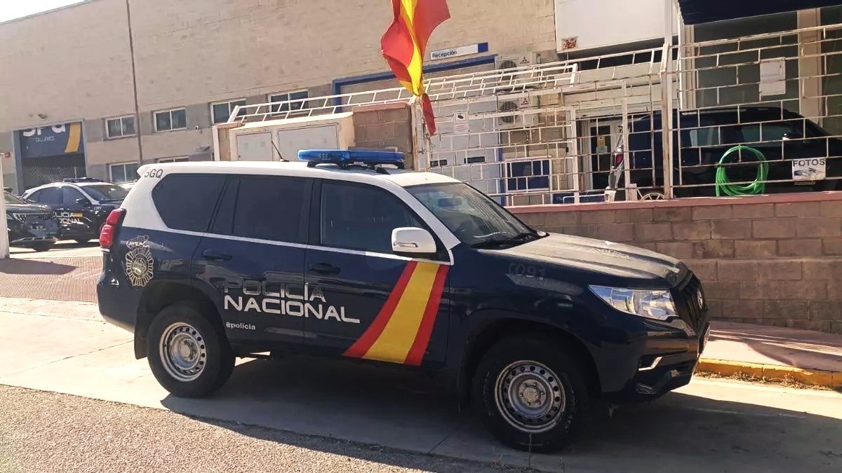 El único todoterreno de la Policía Nacional de Ronda para las zonas rurales lleva tres meses averiado