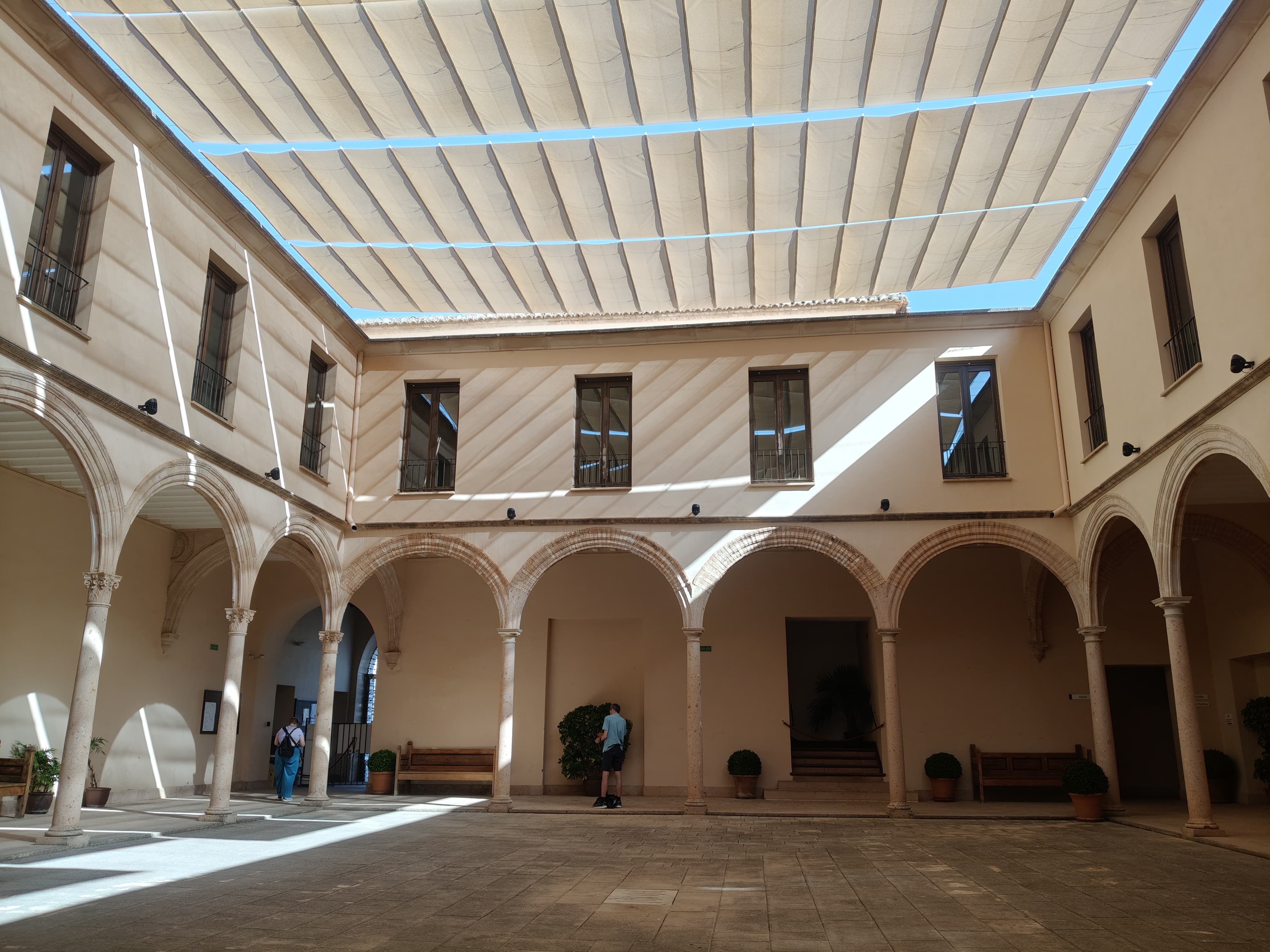 Los toldos se encuentran en el clausztro del convento rondeño.