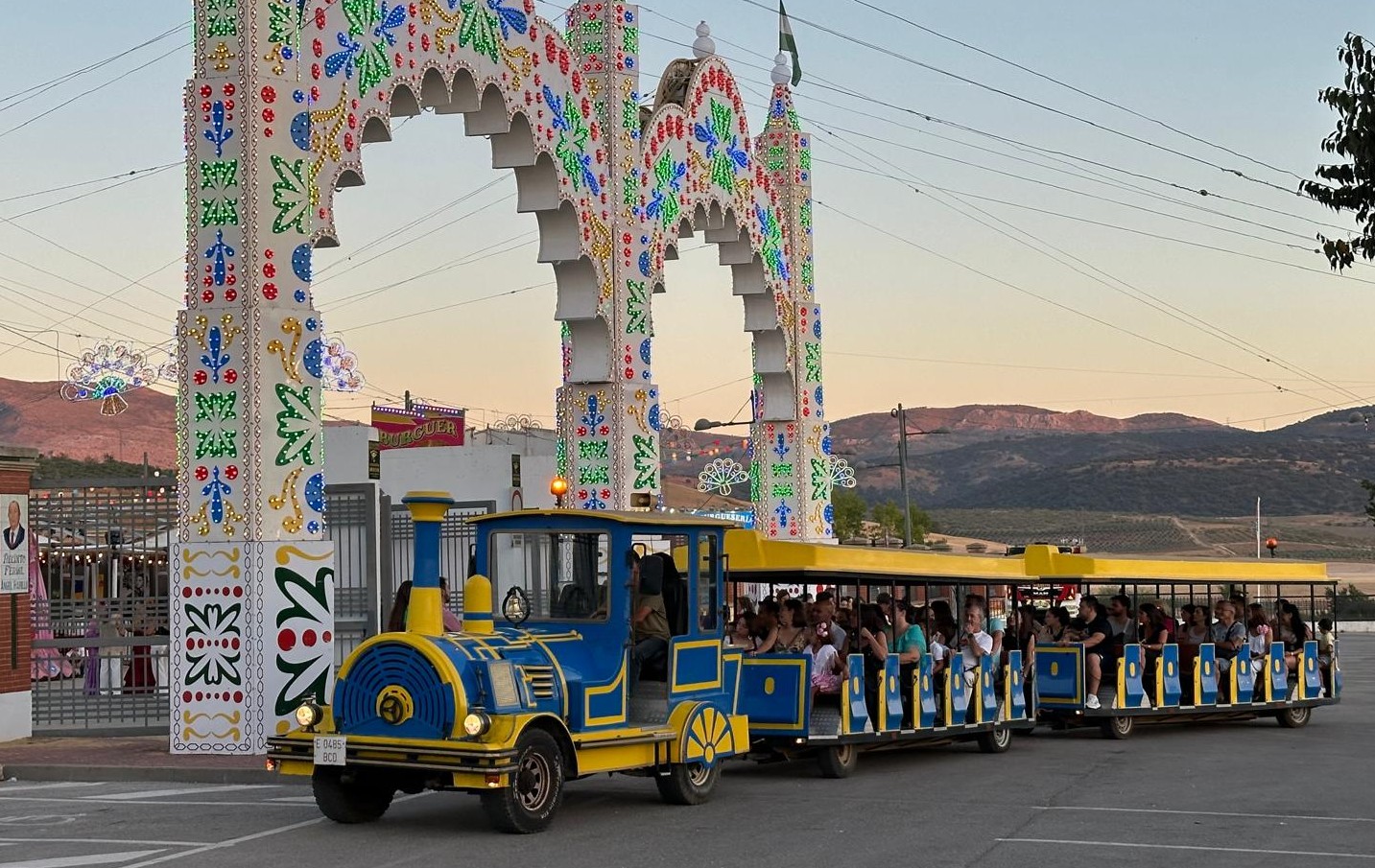 Los trenecitos dejarán a los viajeros en las mismas puertas de entrada al Real 'Ángel Harillo'.