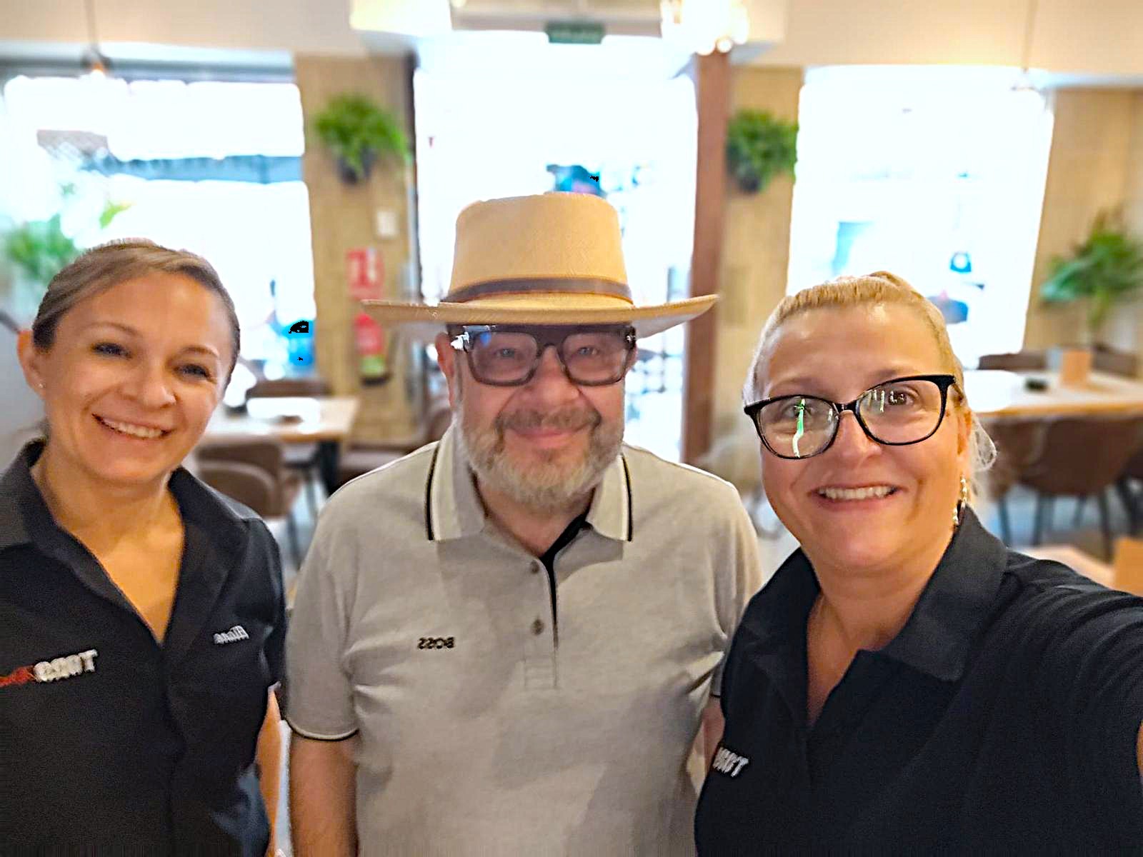 El televisivo chef Alberto Chicote hace una parada en Ronda para disfrutar de sus paisajes y de gastronomía