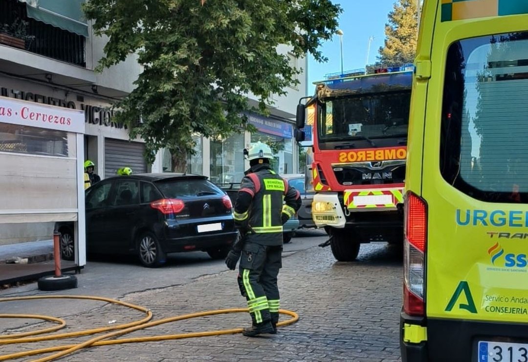 Una persona herida y daños de importancia tras declararse un incendio en la cafetería Dólar