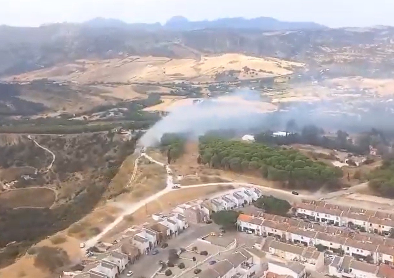 El Infoca logra extinguir un incendio declarado en las cornisas del Tajo