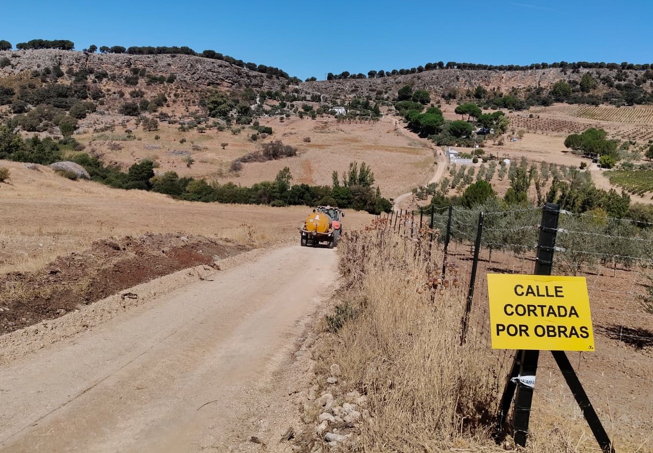 En una primera fase se actuará en diez caminos afectados por los temporales de lluvia.
