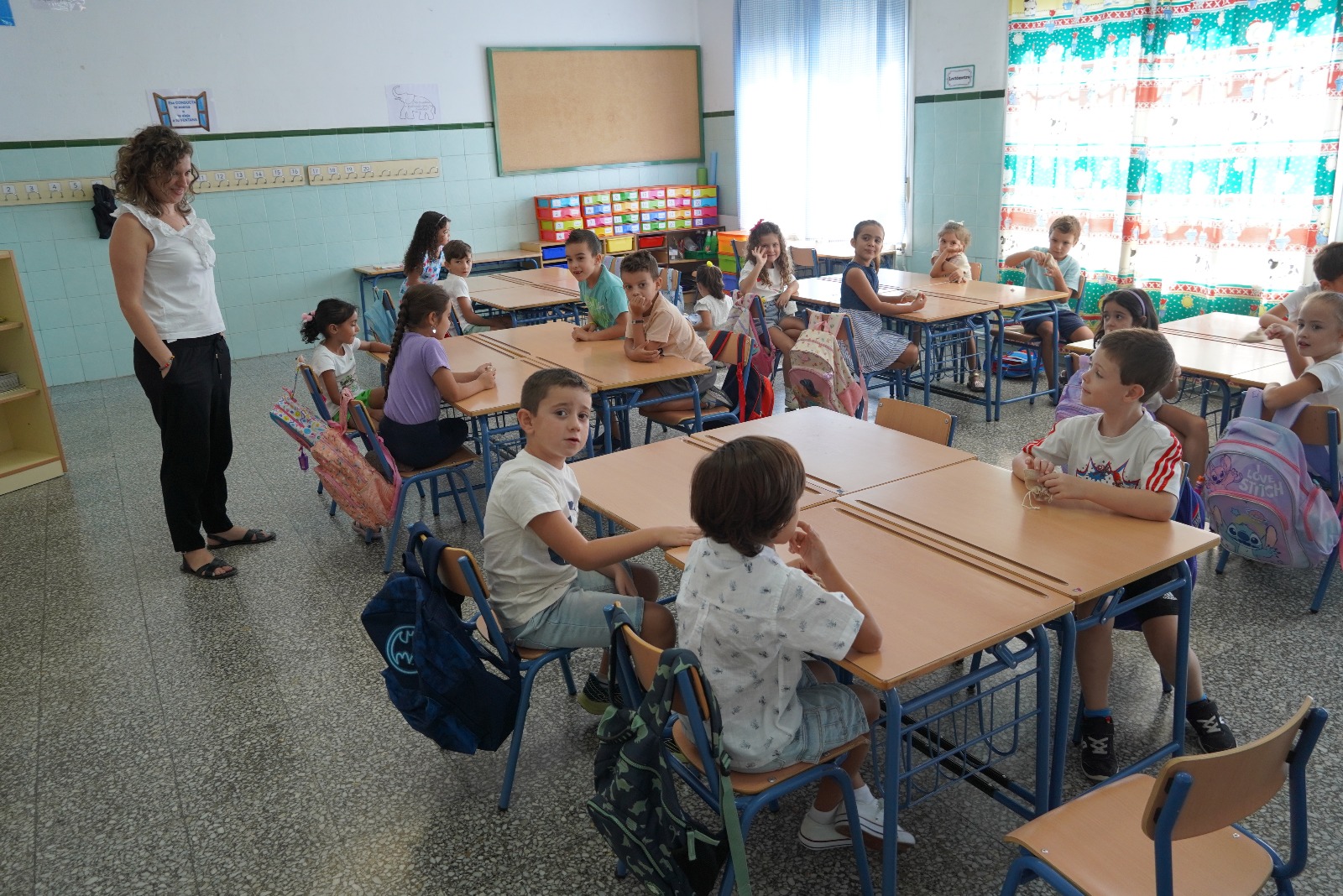 Alumnos del colegio Miguel de Cervantes en el inicio del curso escolar.