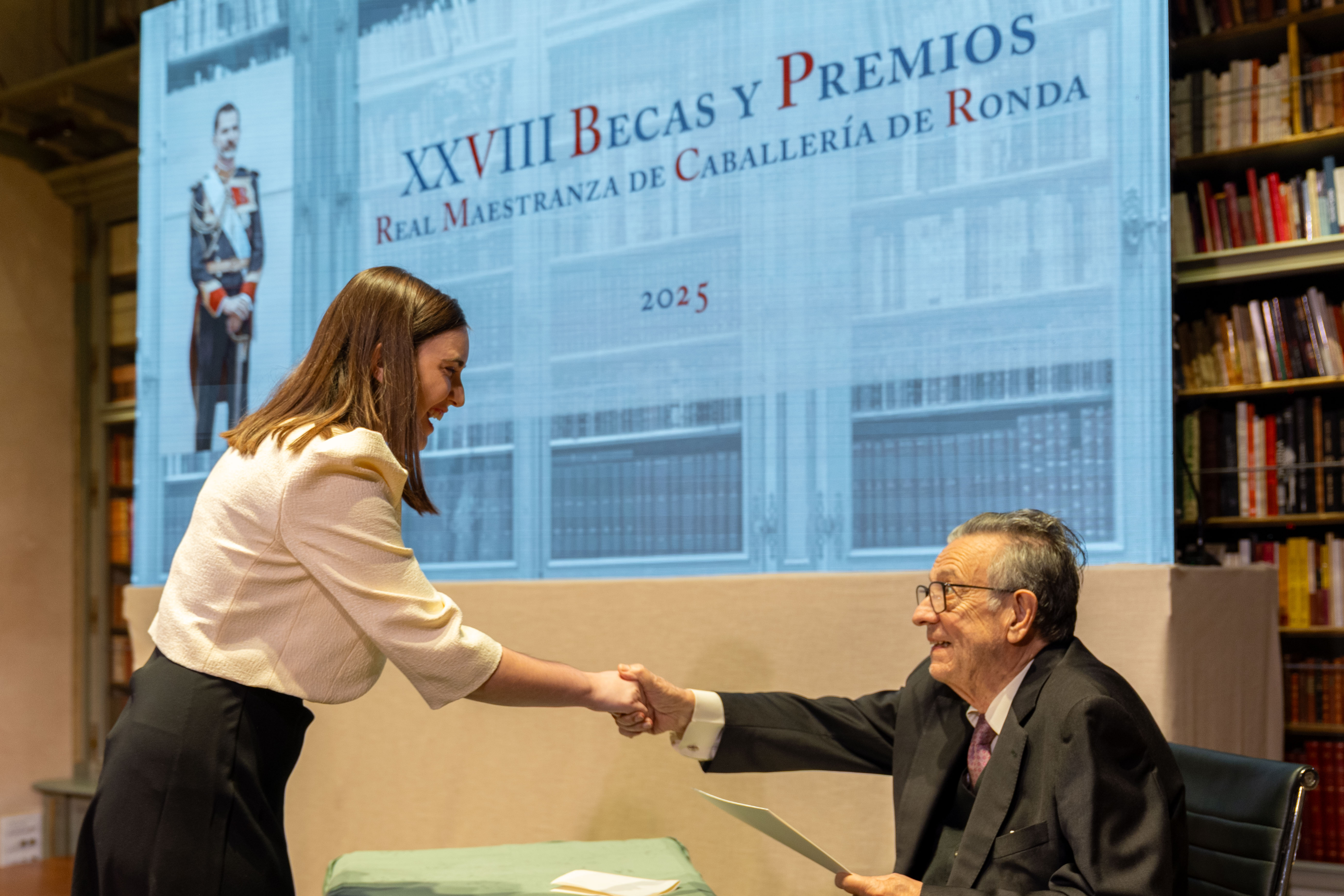 La Real Maestranza de Caballería entrega los premios a la excelencia a los estudiantes rondeños con mejores expedientes