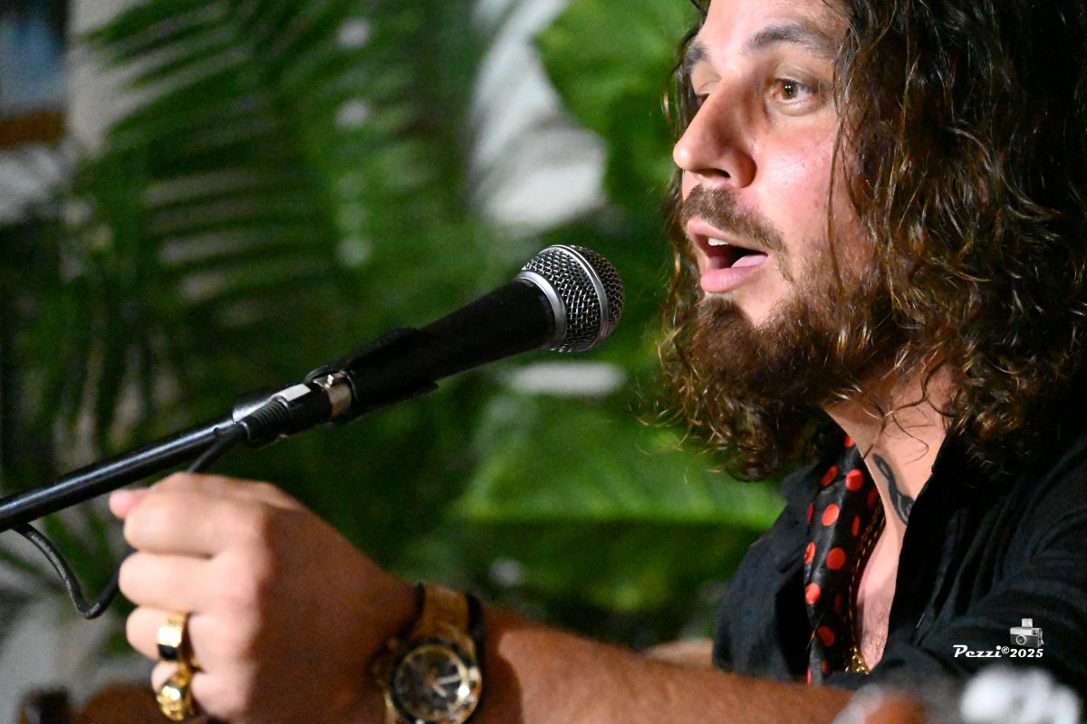 La voz de José de Molina estuvo presente en la primera velada flamenca de la peña.