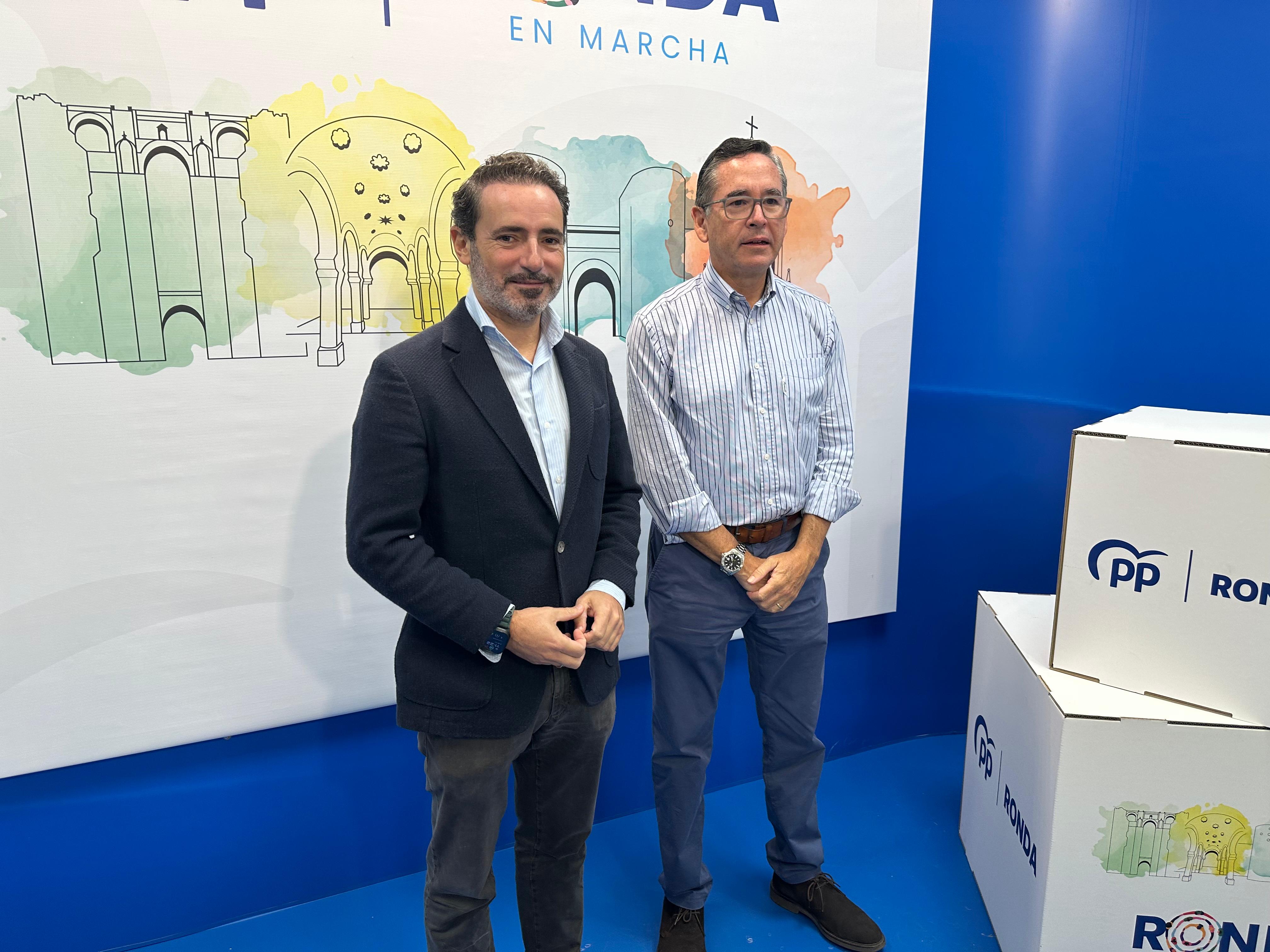 José Ramón Carmona y Daniel Castilla duraante la rueda de prensa del PP.