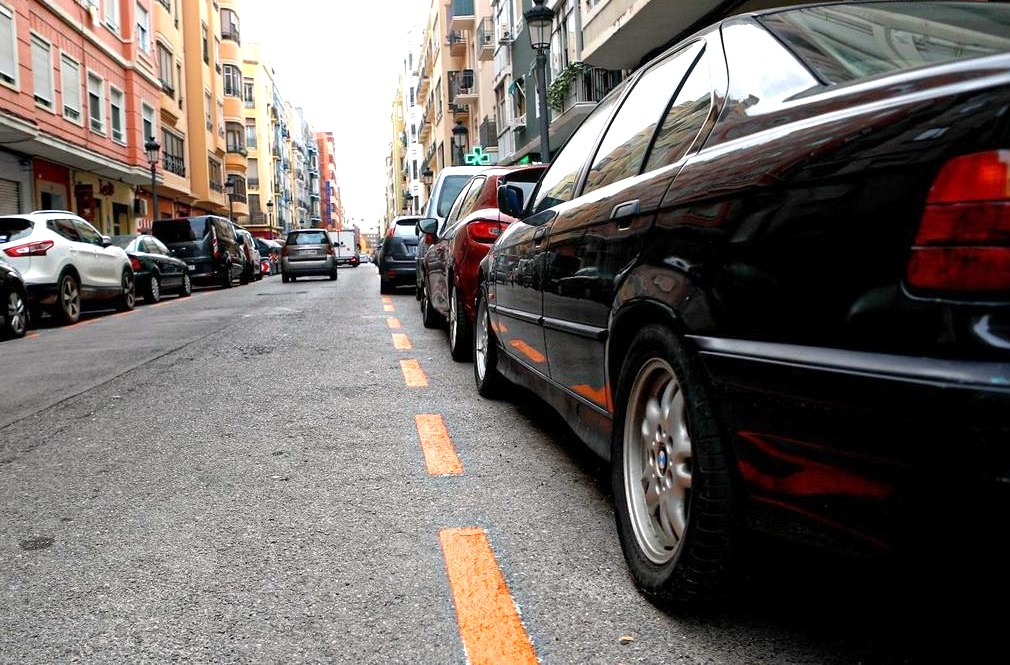 Veintiún calles del centro se convertirán en ‘zona naranja’ donde podrán aparcar los roneños de forma gratuita y los visitantes pagando