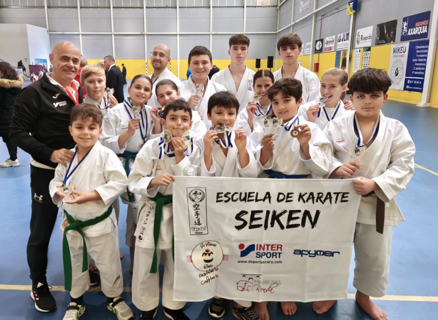 Los rondeños muestran las medallas obtenidas en Río Gordo.