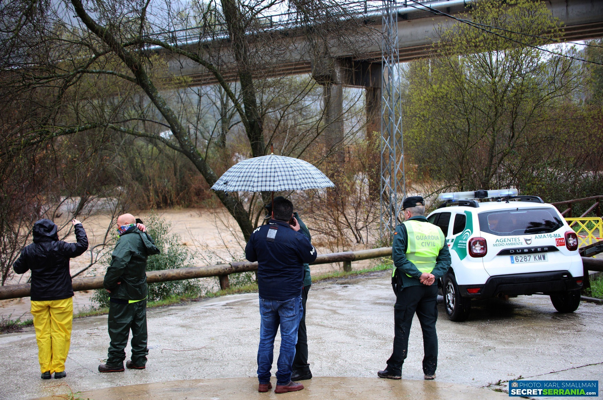 La crecida del río Guadiaro provoca el desalojo de catorce vecinos de La Indiana y las estaciones de Jimera de Líbar y Cortes de la Frontera