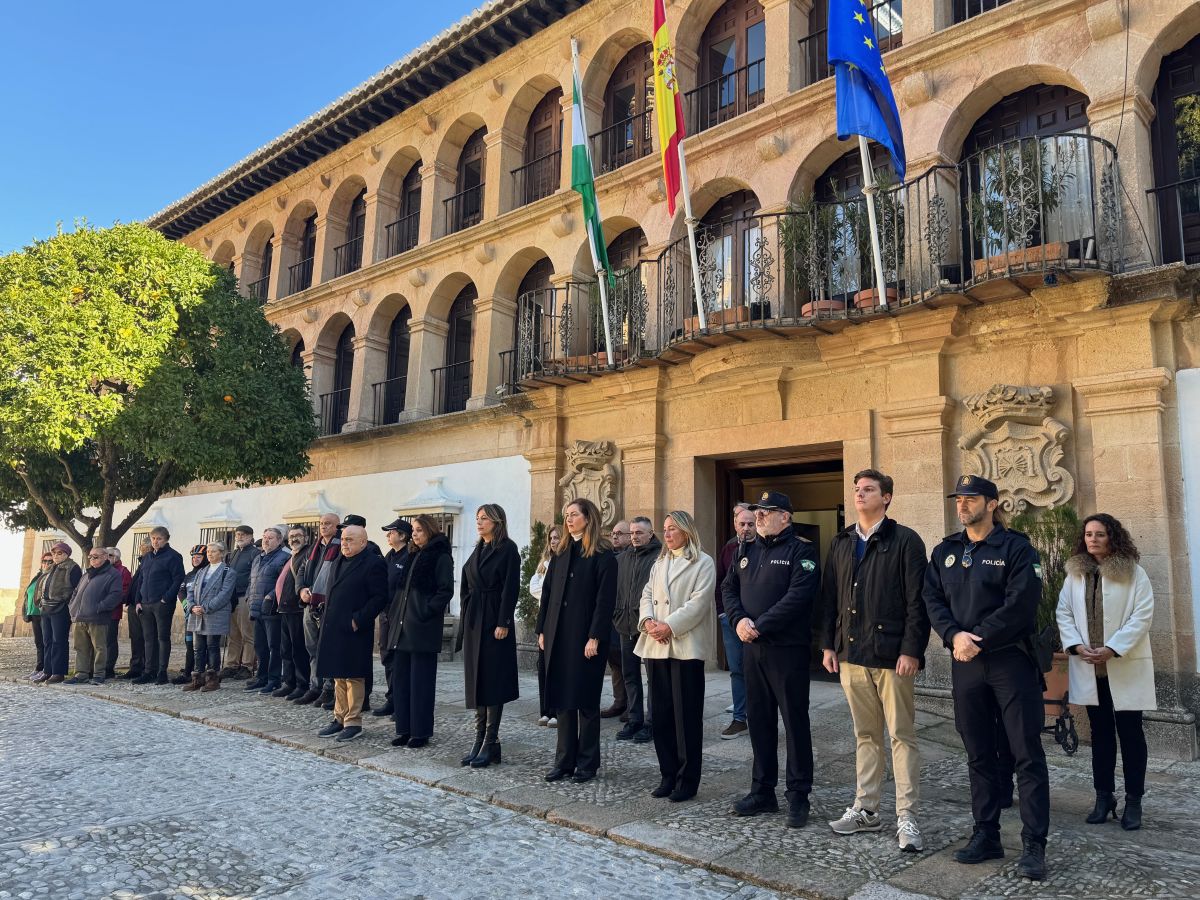 Ronda muestra su rechazo ante la muerte de una mujer en Olvera a manos de su pareja