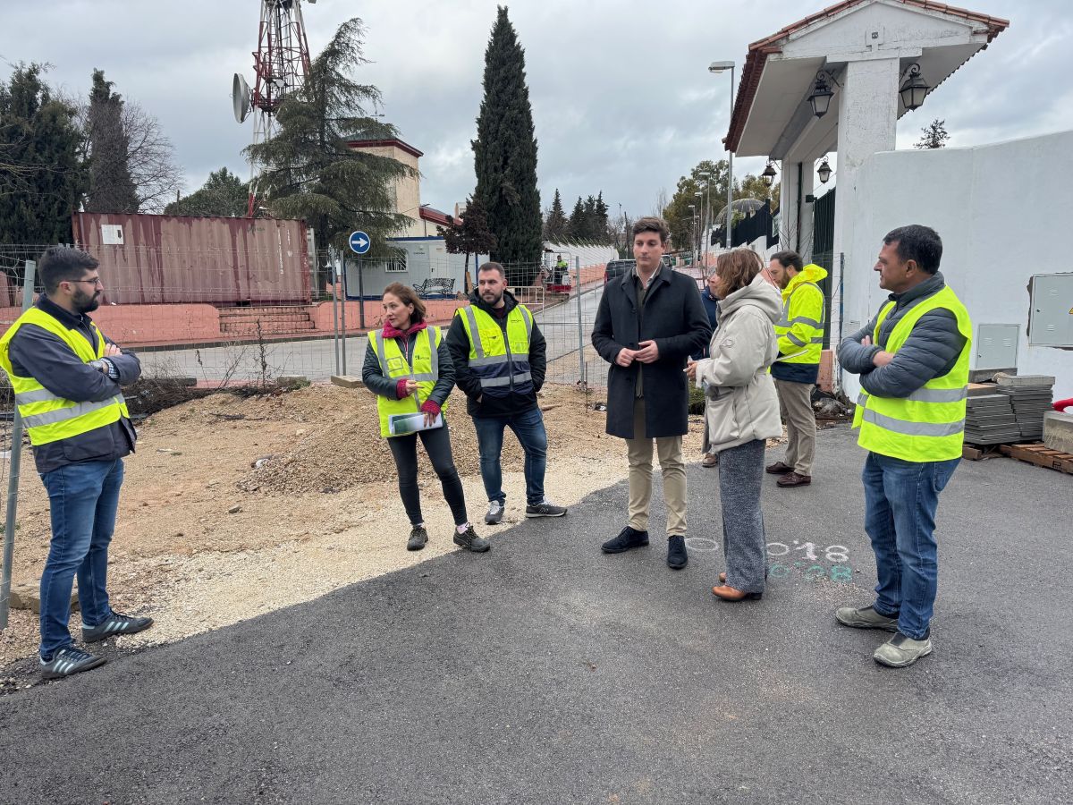 Responsables municipales y técnicos de Adil han supervisado hoy el inicio de los trabajos.