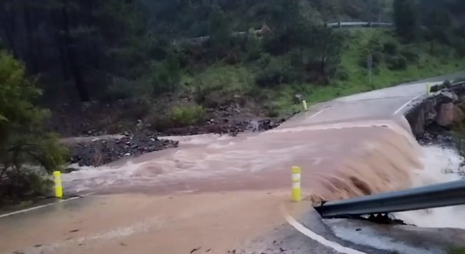 Temporal: la MA-8302 a Genalguacil permanece cortada por la crecida del río Almarchal