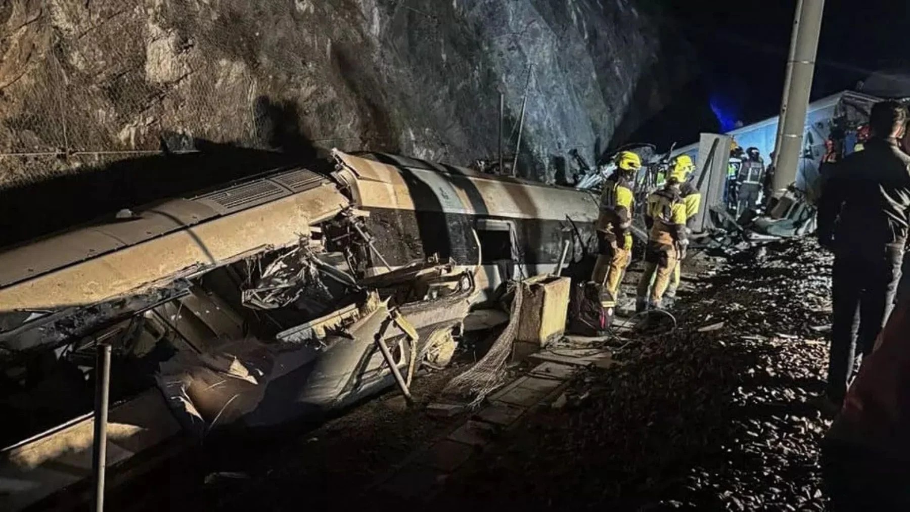 Una joven rondeña que viajaba en uno de los trenes descarrilados en Córdoba permanece en la UCI