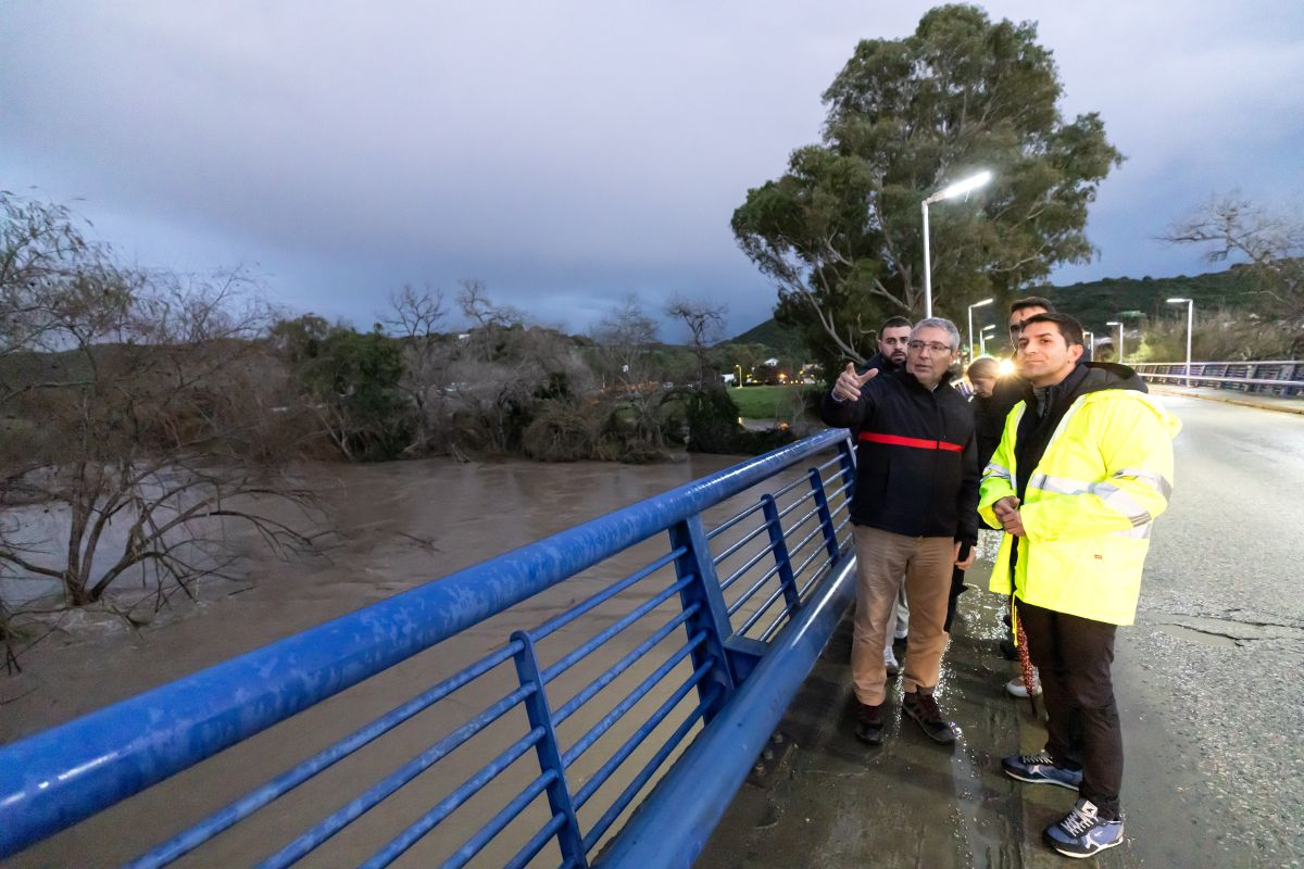 El presidente de la Diputación de Málaga se desplazó ayer tarde a Gaucín.