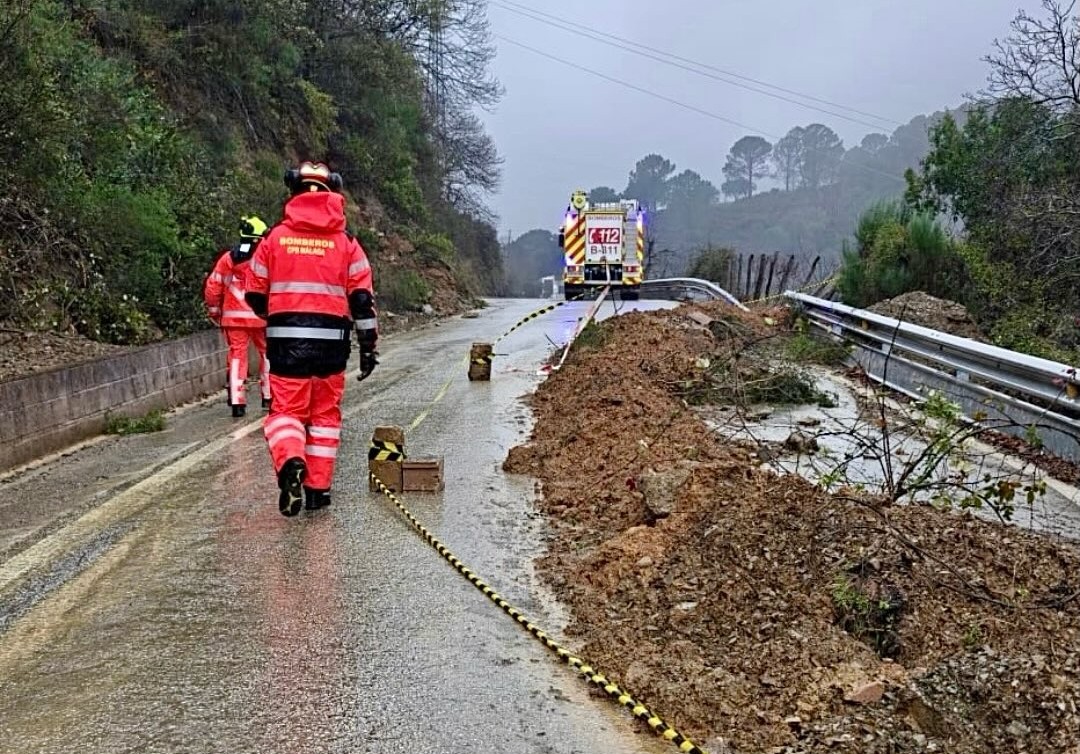 La Diputación inicia la reparación de quine carreteras de la Serranía dañadas por la cadena de borrascas