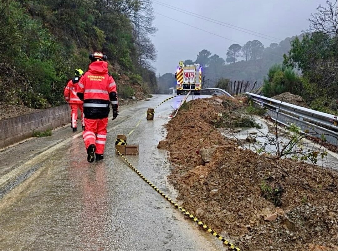 Los daños que el temporal ha provocado en las carreteras serranas son muu cuantiosos. Foto: Consorcio Provincial de Bomberos.