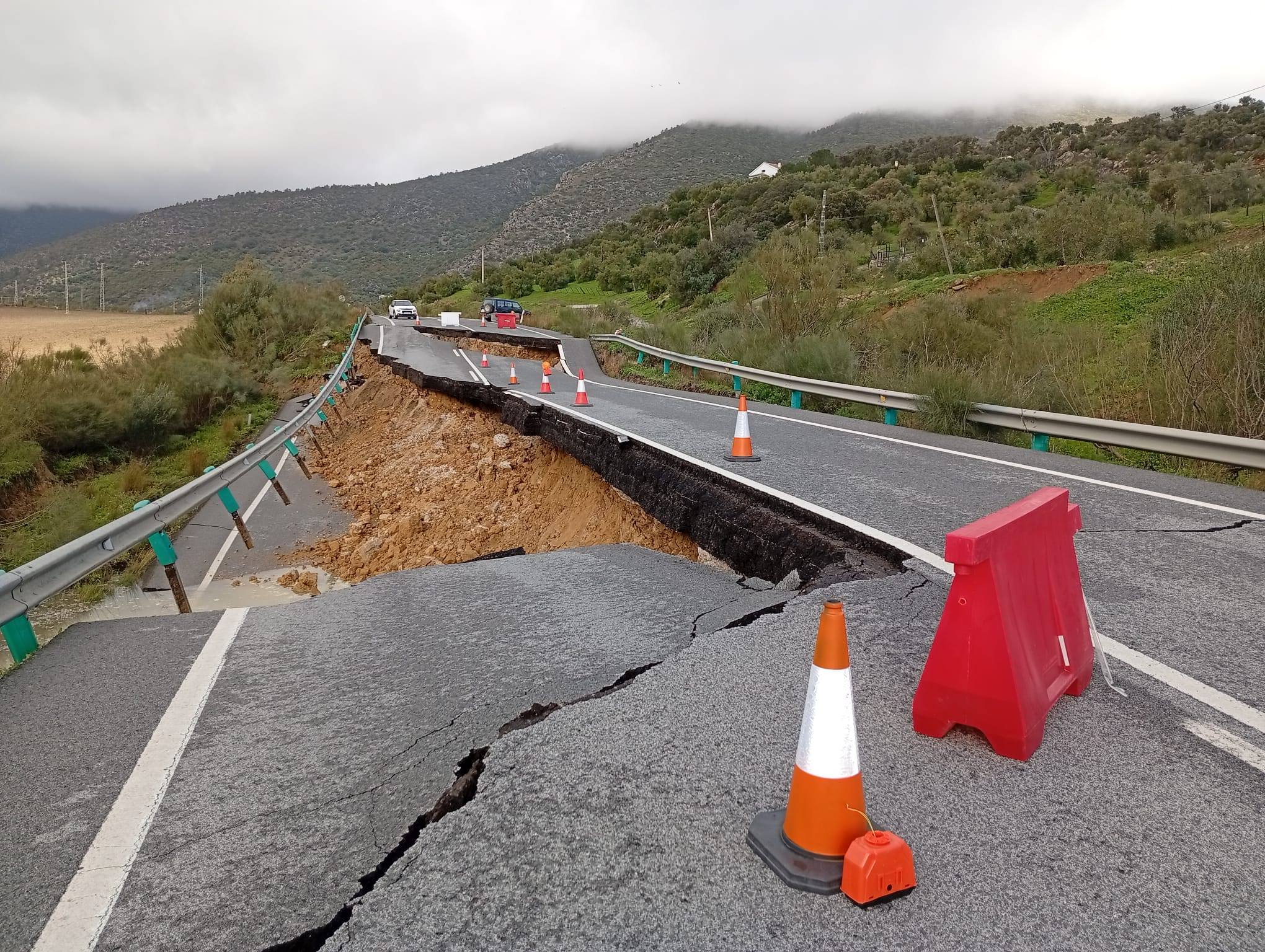 La Serranía mantiene ocho carreteras cortadas o con problemas en sus trazados por los destrozos del temporal