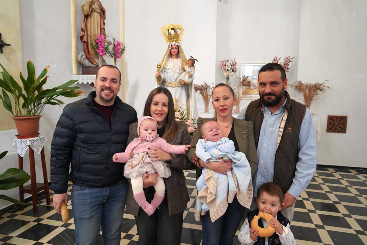 Jubrique presentó a sus recién nacidos a la Virgen de la Candelaria