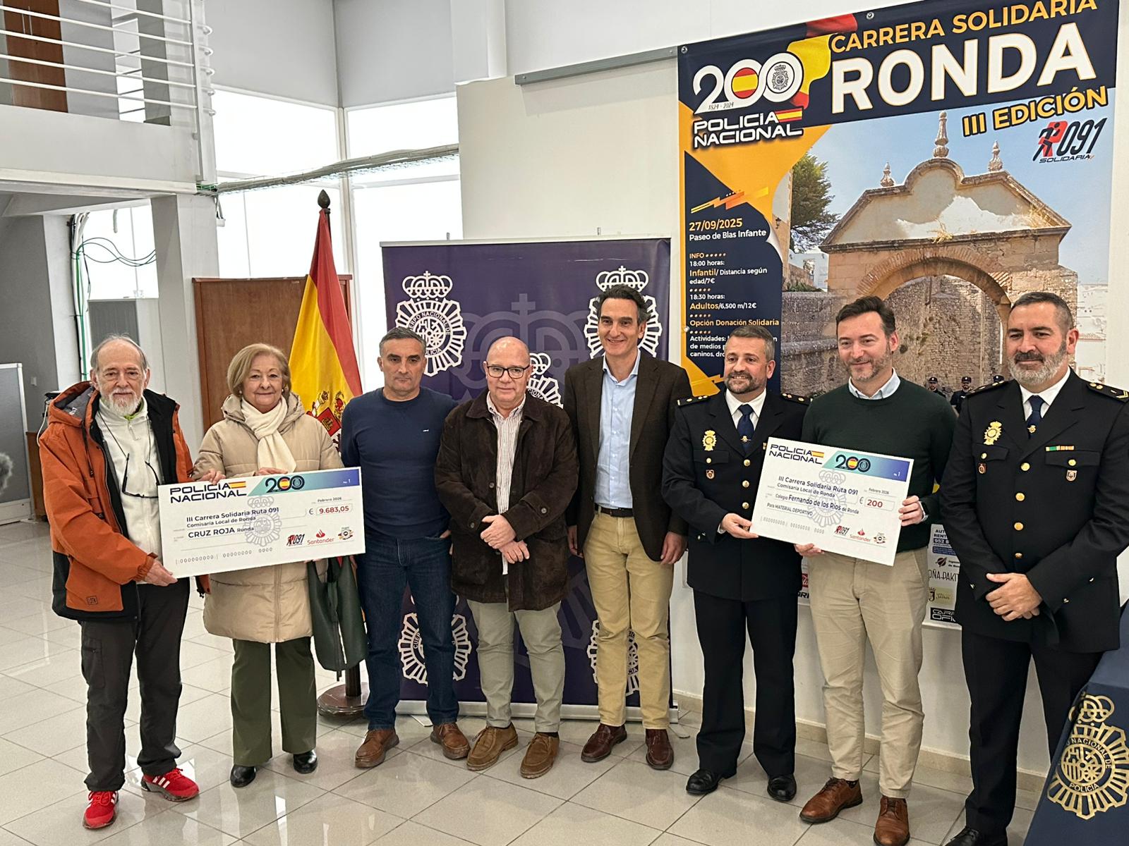 La Policía Nacional entrega el dinero recaudado en la III Carera Solidaria Ruta 091 a la Cruz Roja de Ronda