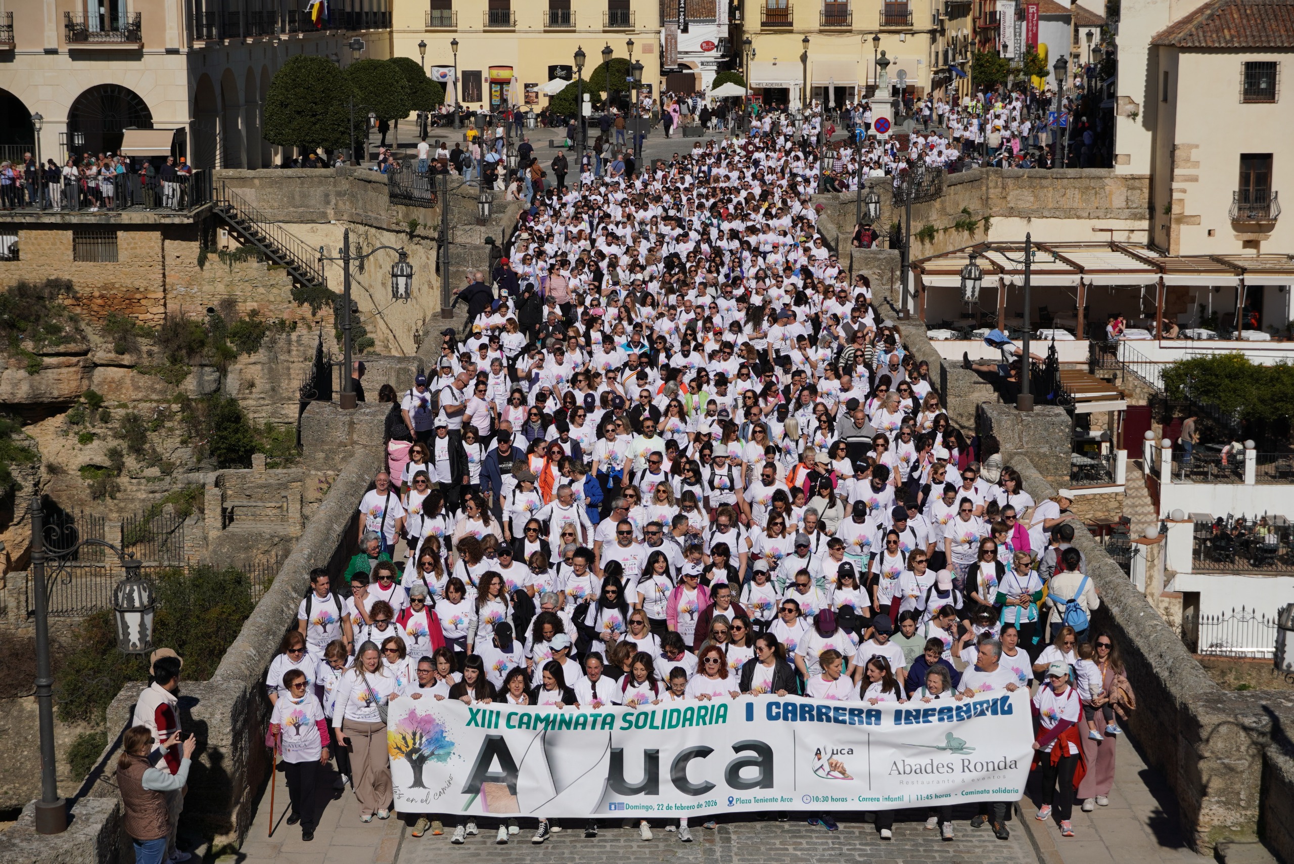 Cerca de 2.000  personas participan en la XIII Caminata Solidaria contra el Cáncer