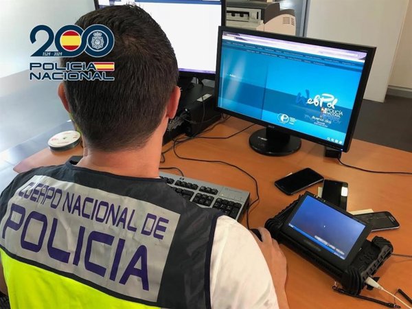 La Policía Nacional detiene en Ronda a un joven por pornografía infantil tras hacerse pasar por una menor