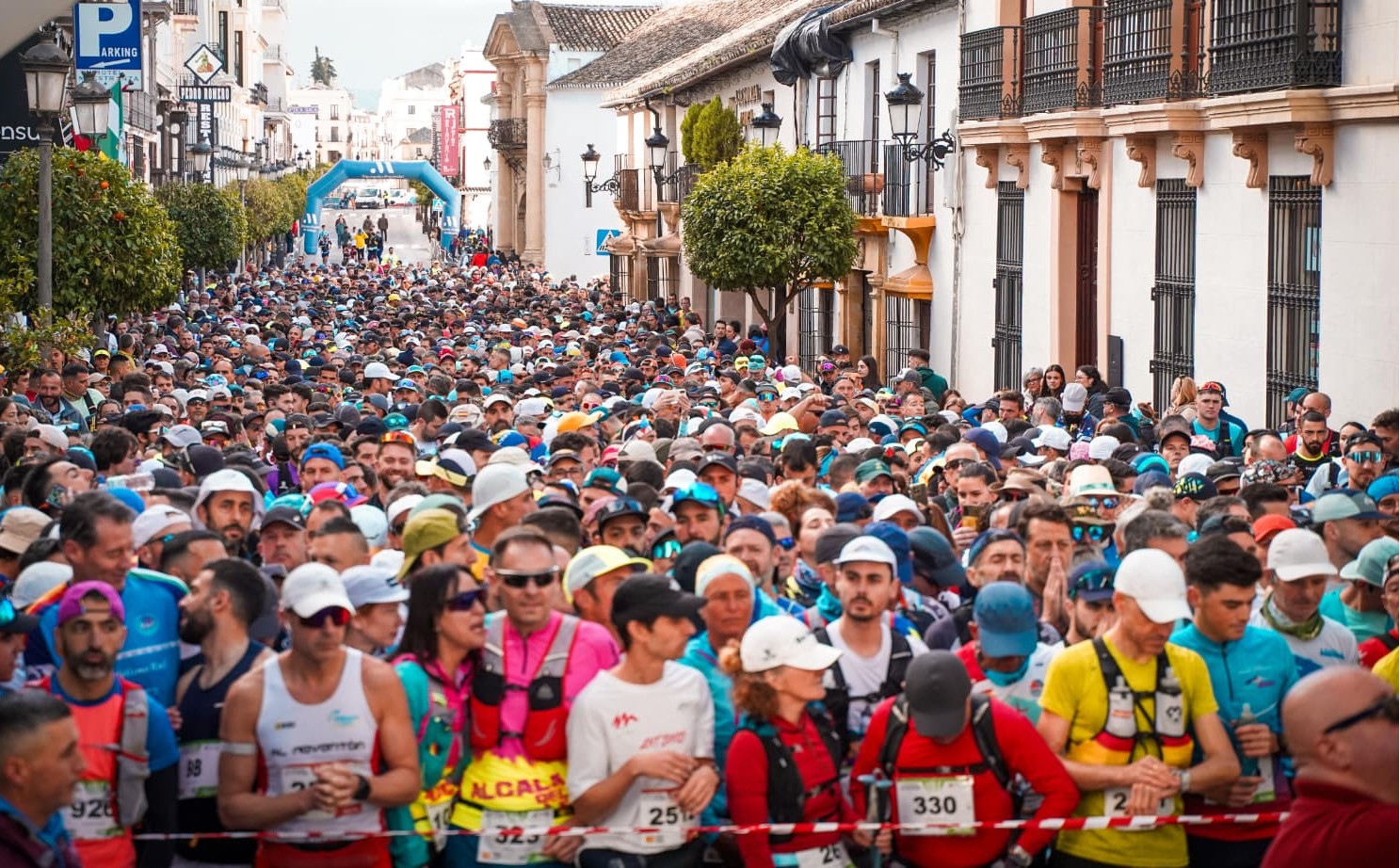 La calle Virgen de la Paz se ha llenado de corredores esta mañana.