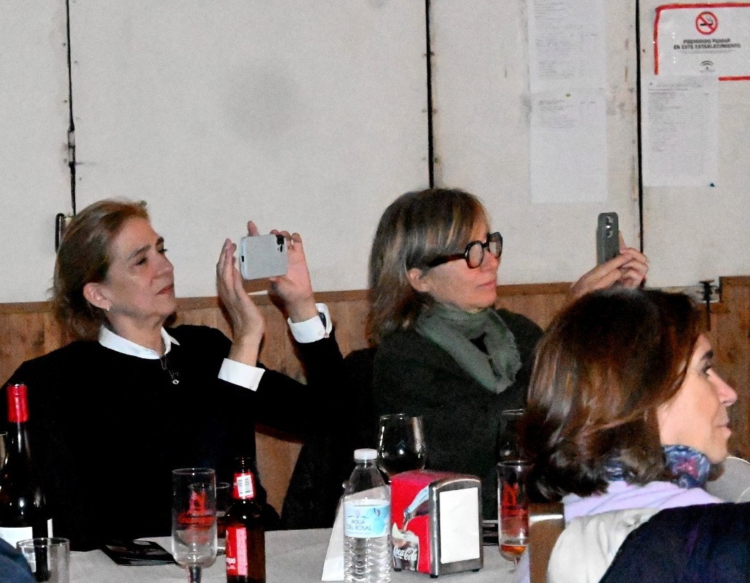 La infanta Cristina, a la izquierda de la imagen, en la Peña Flamenca de Ronda.