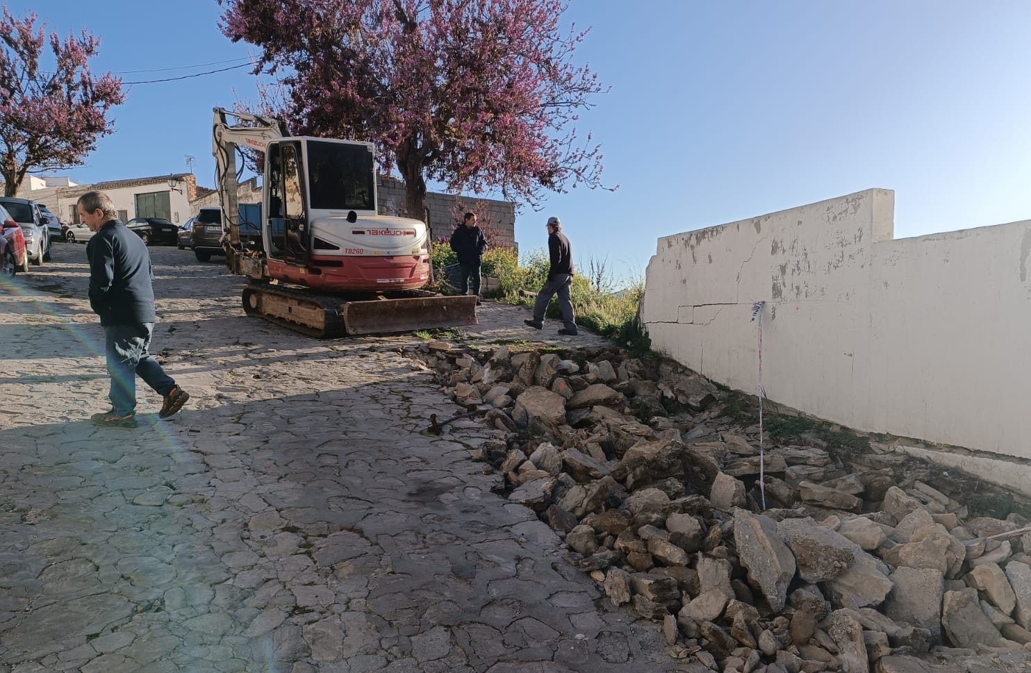 El Ayuntamiento repara los daños provocados por el temporal en la calle Tomilla