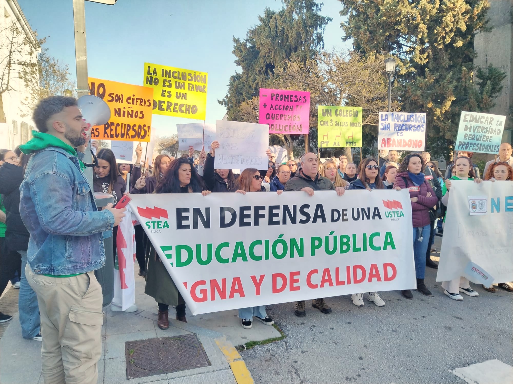 Padres y madres del colegio Miguel de Cervantes reclaman más profesionales para los alumnos con necesidades educativas especiales