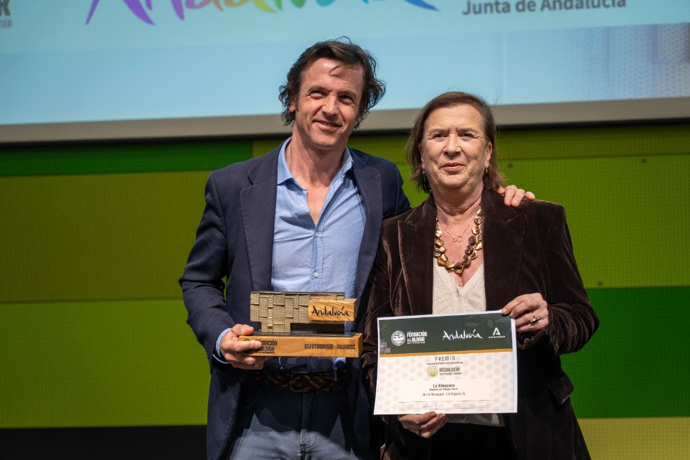 Santiago Muguiro, CEO de LA Almazara, recogiendo el premio.