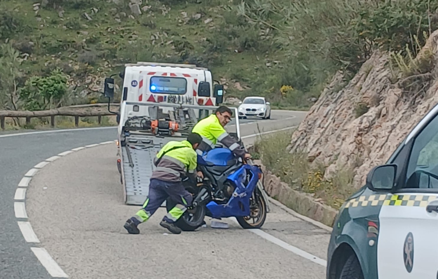 Fallece un motorista en Atajate tras perder el control en una curva de la carretera A-369