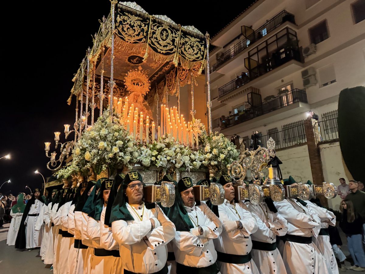 Miércoles Santo con la solemnidad de los tronos de La Columna y el recogimiento del Silencio