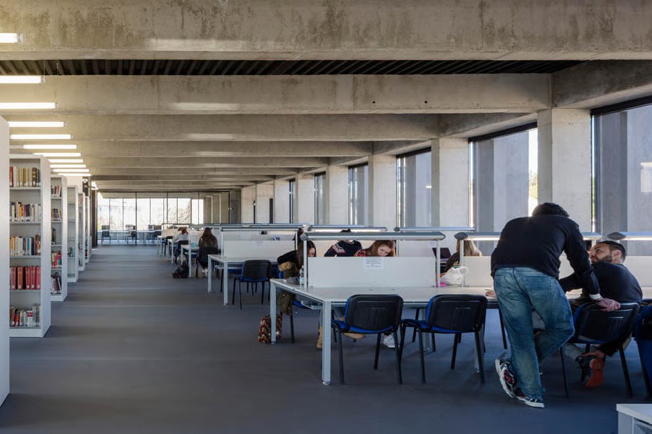 Biblioteca "Adolfo Suárez"