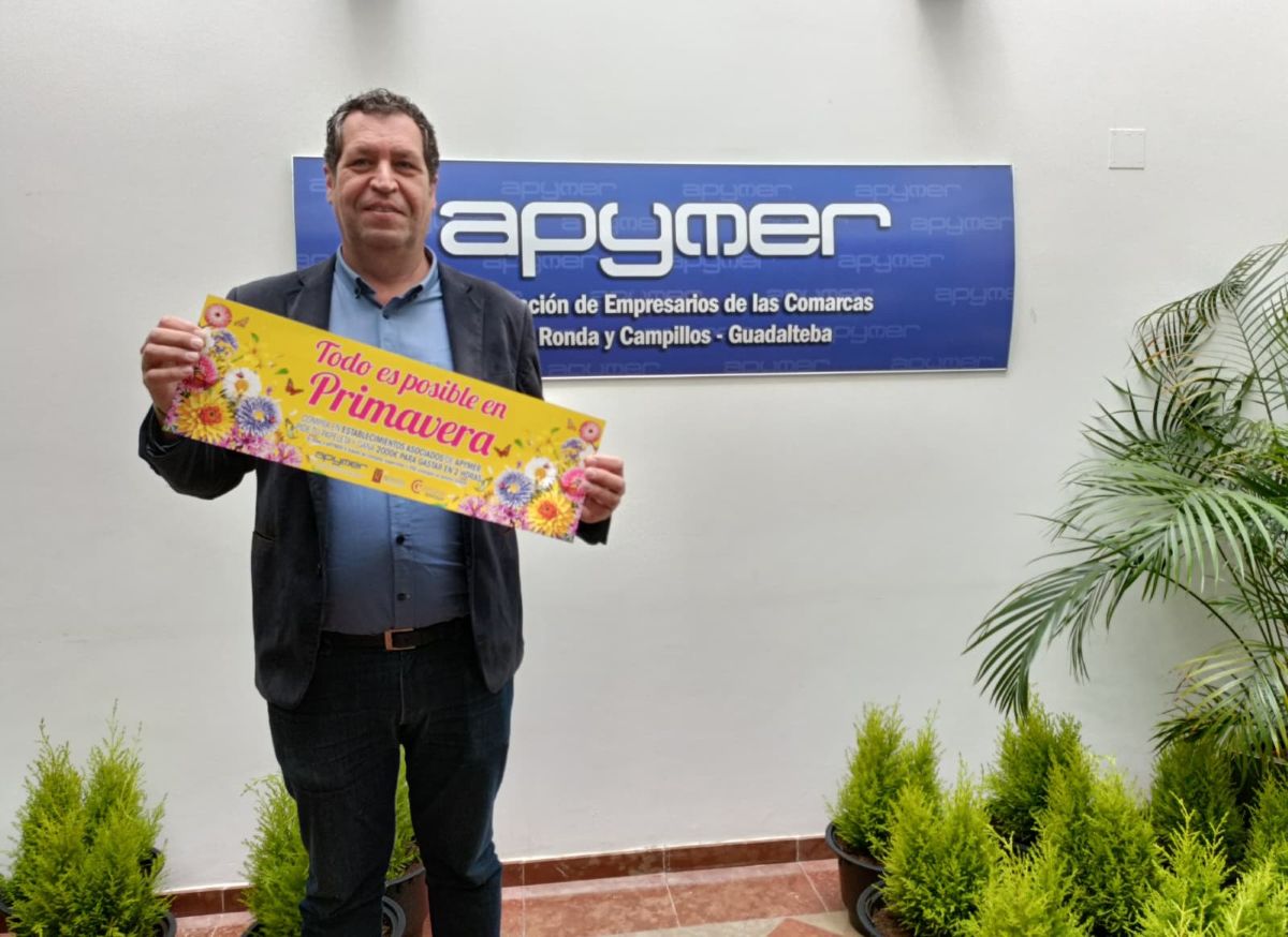 El secretario de Apymer, Antonio Miguel Palma presentando la iniciativa, "Todo es poaible en primavera".
