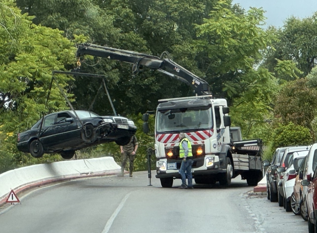 Un aparatoso accidente de tráfico en la avenida de la Legión provoca retenciones en la entrada a Ronda