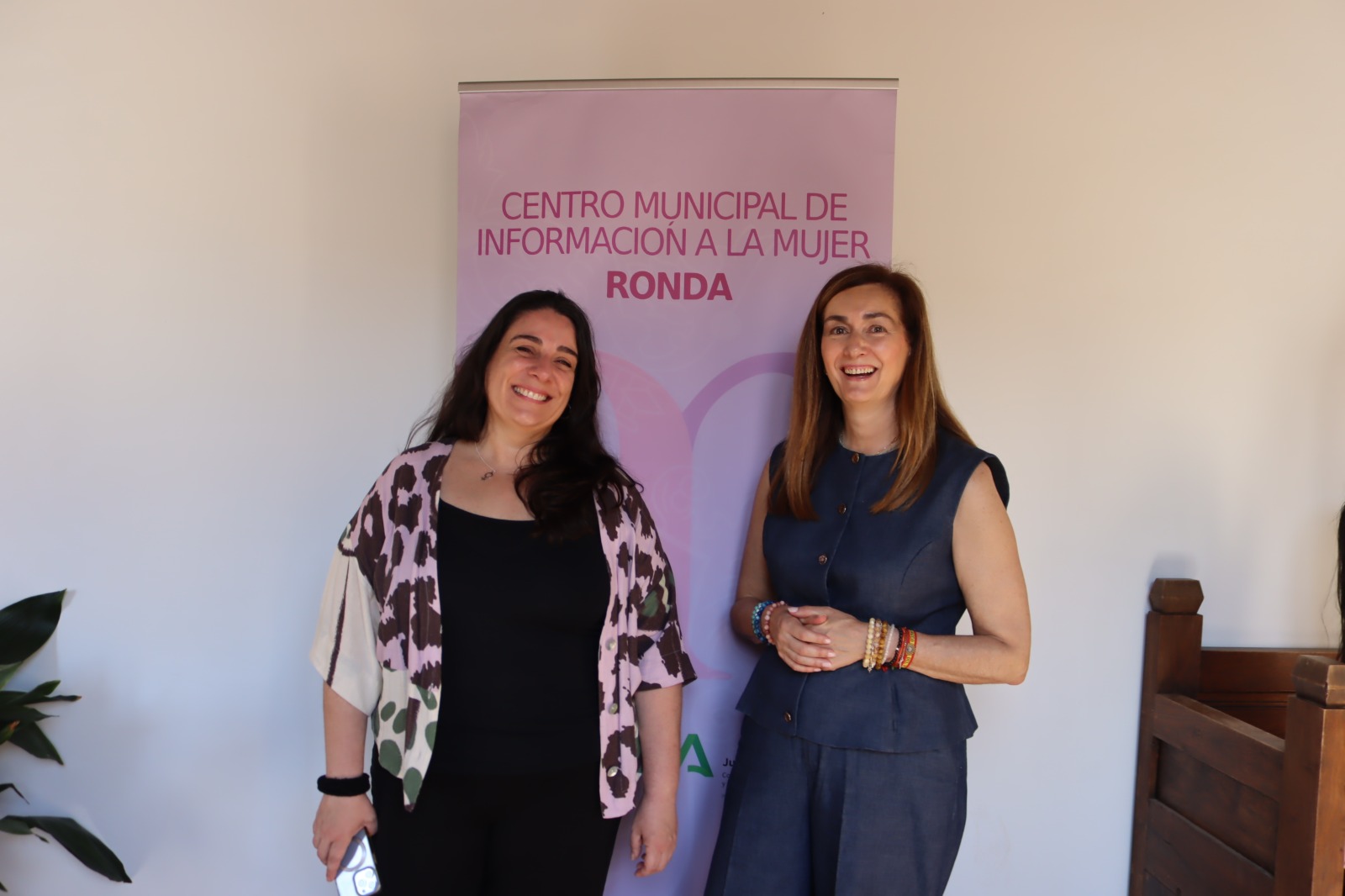 Cristina Durán junto a Mar Romero Alba en la presentación de la jornadas.