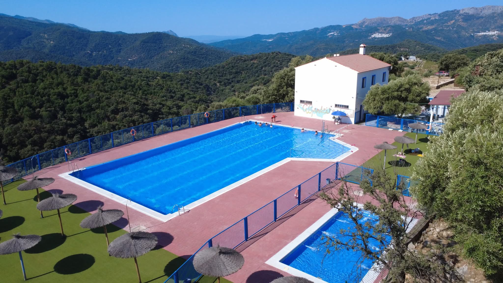 Vista de la piscina de Alpandeire. Foto: José Antonio Gallardo Pérez.