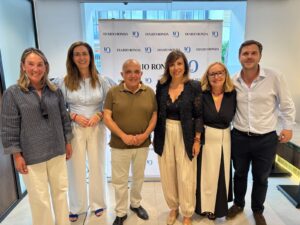 La directora junto al equpo de Gobierno del PP.