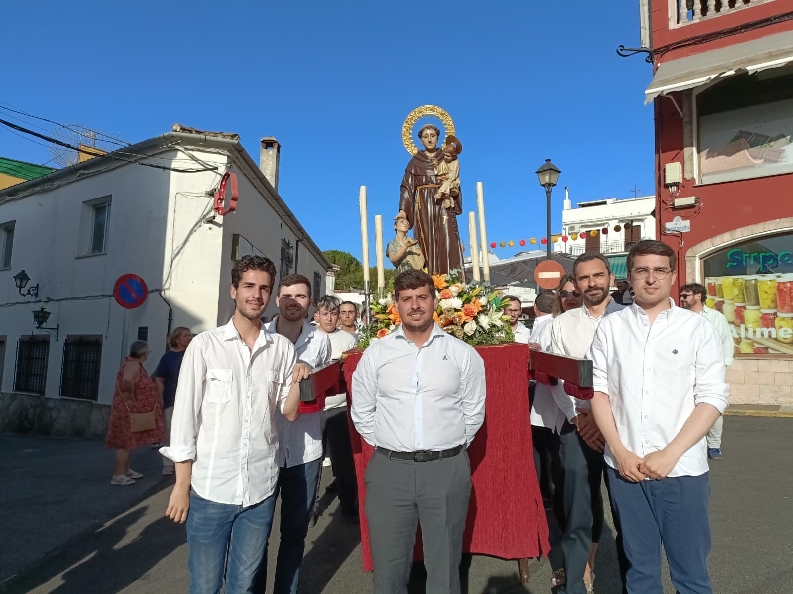Portadores de San Antonio de Padua.