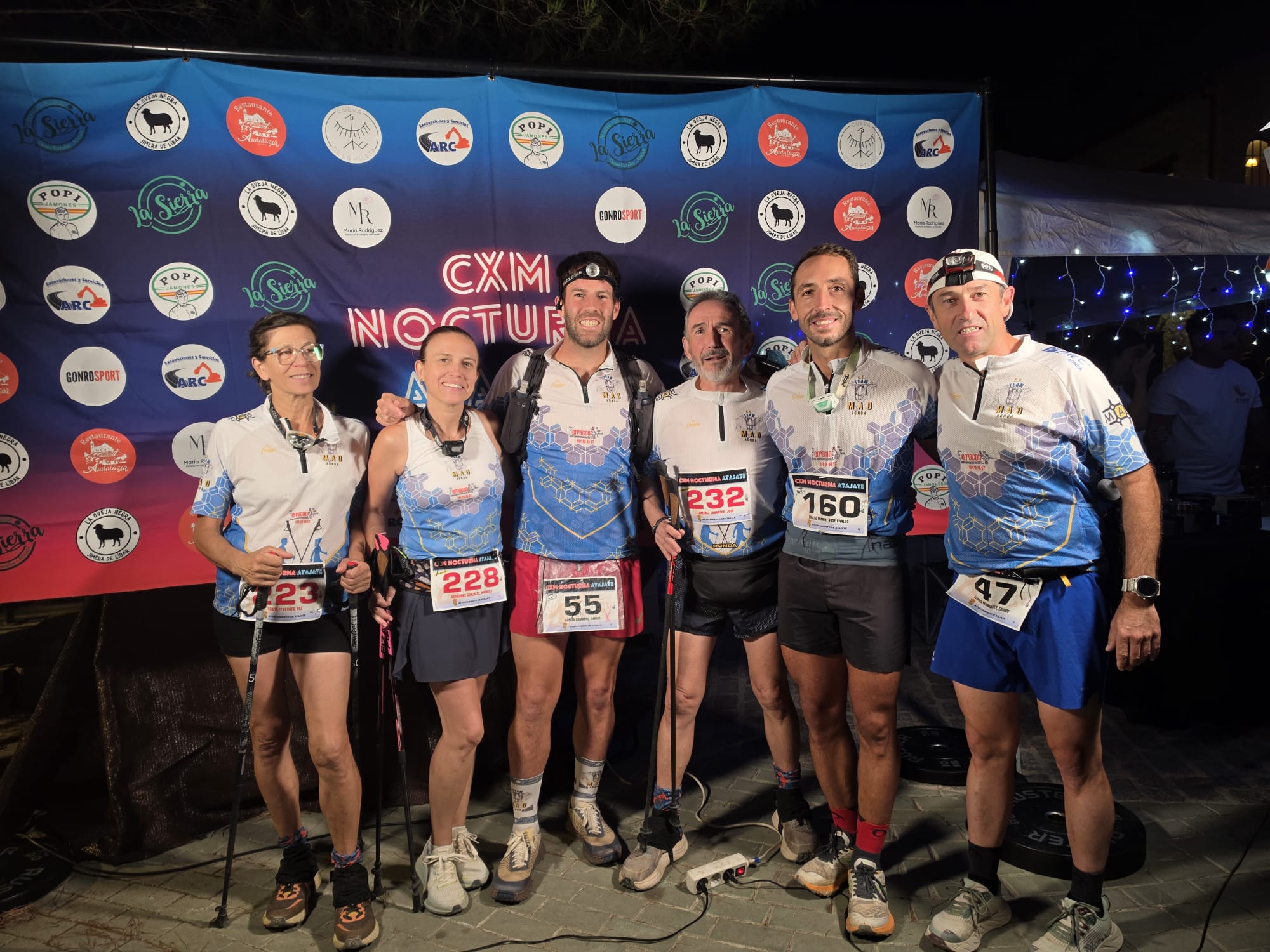 Varios miembros del Club Deportivo Team MAD Ronda tras una de los competiciones durante el pasado sábado por la noche.