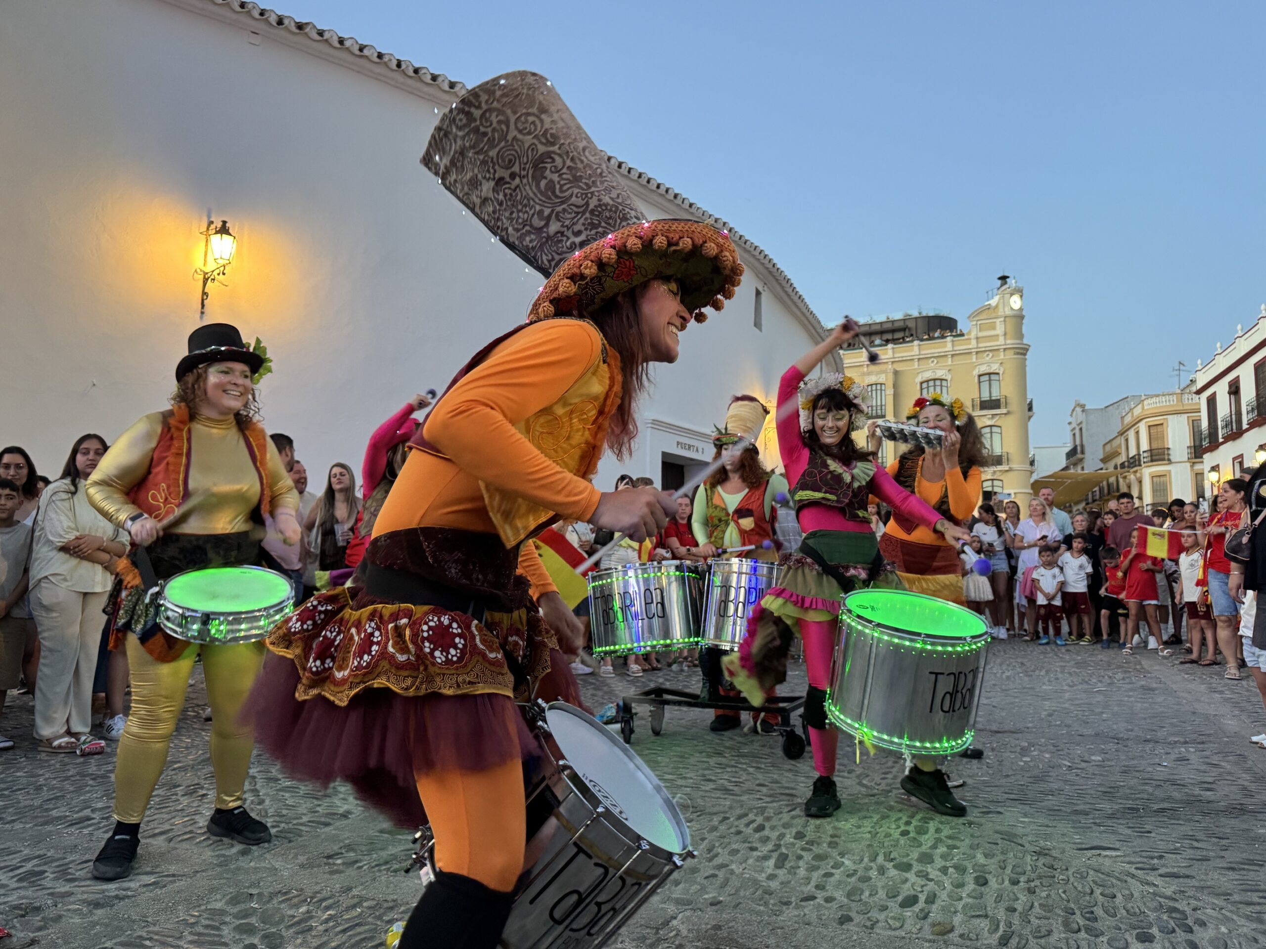 Los espectáculos culturales se sumaron a la fiesta deportiva del partido España-Bélgica.