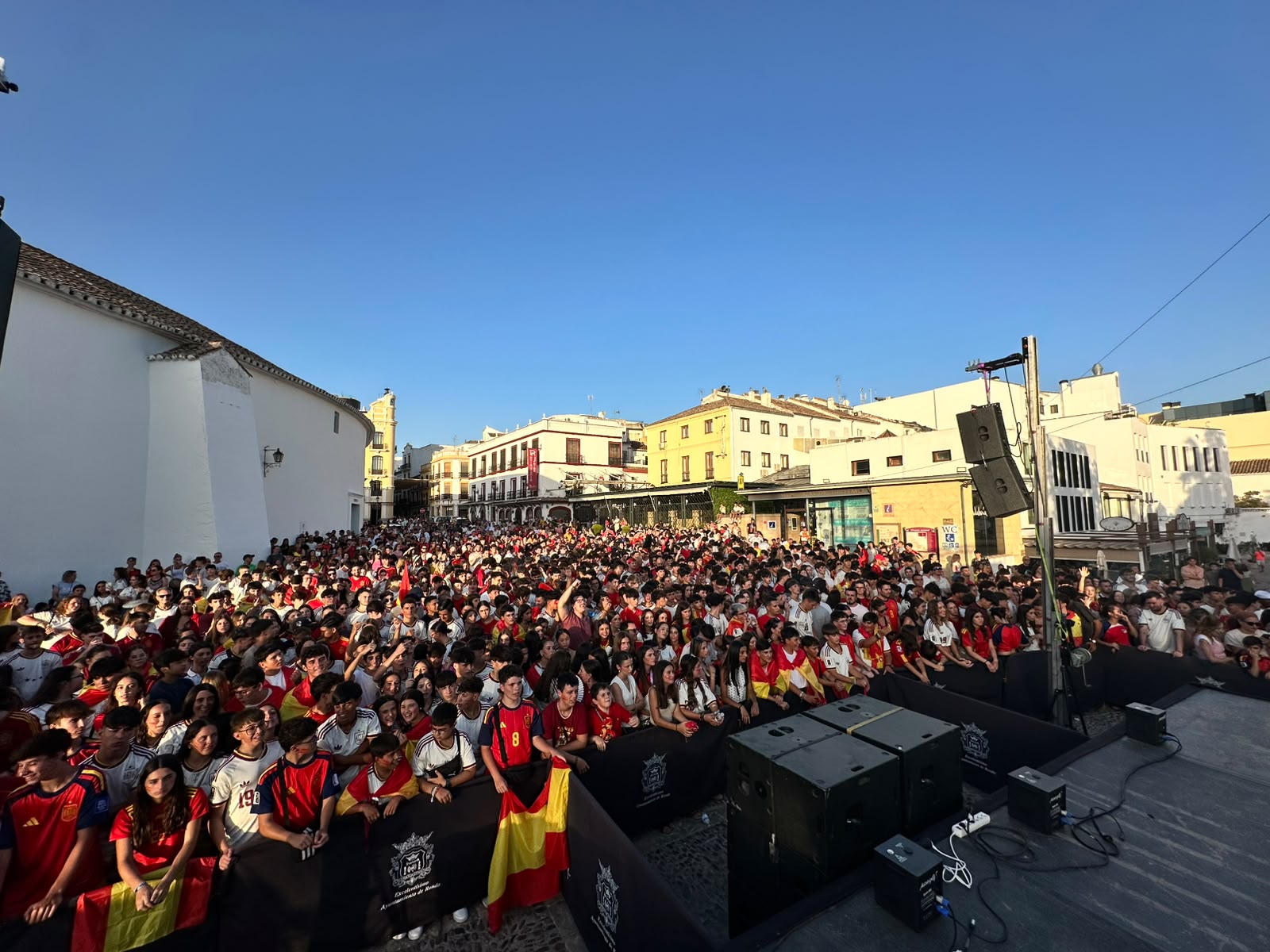 Se vivió un gran ambiente en el partido de semifinal de este martes en Ronda.